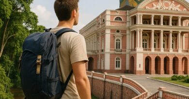 Backpacker exploring popular אטרקציות במנאוס ברזיל like Amazon rainforest or Opera House.