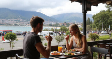 Backpackers enjoying local Chilean cuisine at מסעדות בפורטו וראס צ'ילה