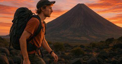 Backpacker exploring terrains of Concepcion Volcano, טרקים בקונספסיון צ'ילה at sunset